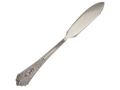 Серебряный нож для рыбы с вензелем и объемным декором на ручке «Рельефный рисунок»